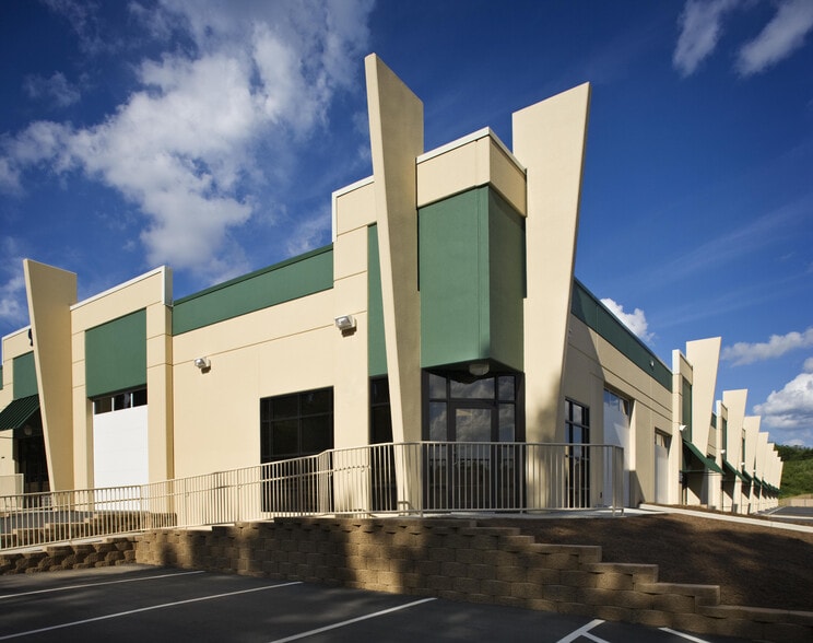 More Photos Of 658 Griffith Rd, Charlotte Warehouse For Lease