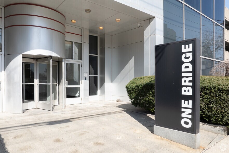 More Photos Of 1 Bridge Plz N, Fort Lee Coworking Space