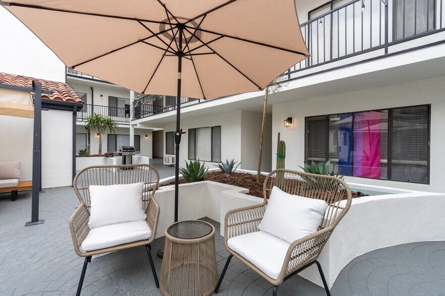 More Photos Of 1318 N Mansfield Ave, Los Angeles Apartments For Sale