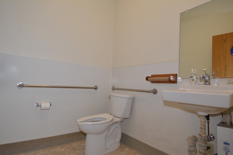 More Photos Of 11990 Heritage Oak Pl, Auburn Office For Lease