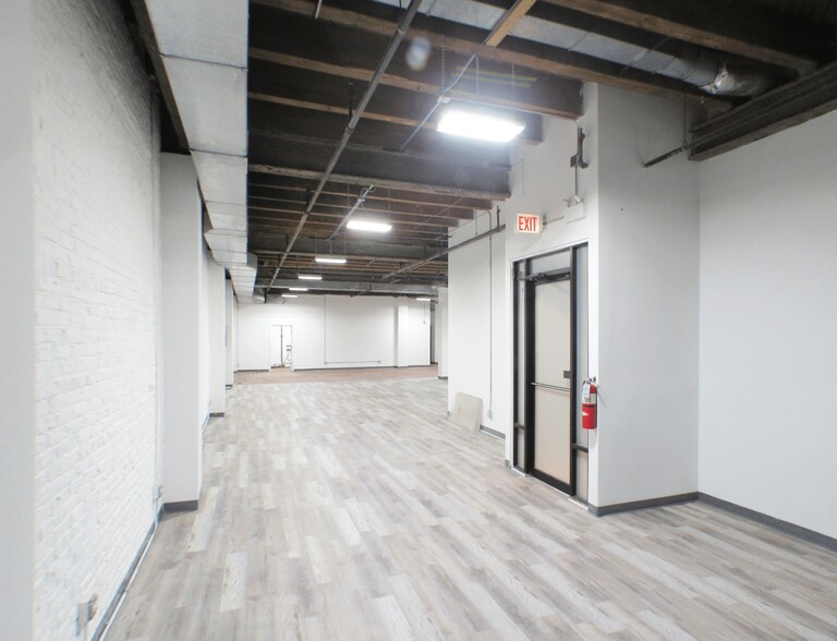 More Photos Of 160 E Grand Ave, Chicago Office For Lease