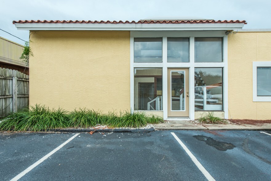 More Photos Of 415 Mountain Dr, Destin Storefront For Lease