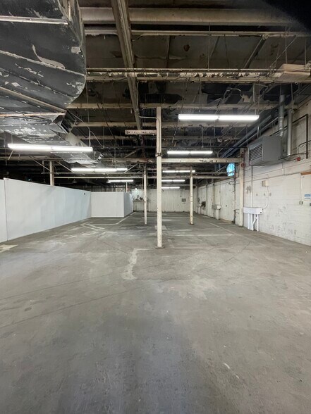 More Photos Of 100 Business St, Hyde Park Unknown For Lease