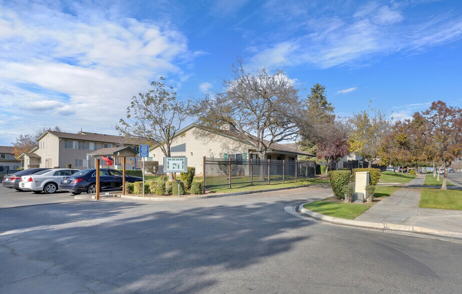 More Photos Of 1832 Merced St, Madera Apartments For Sale