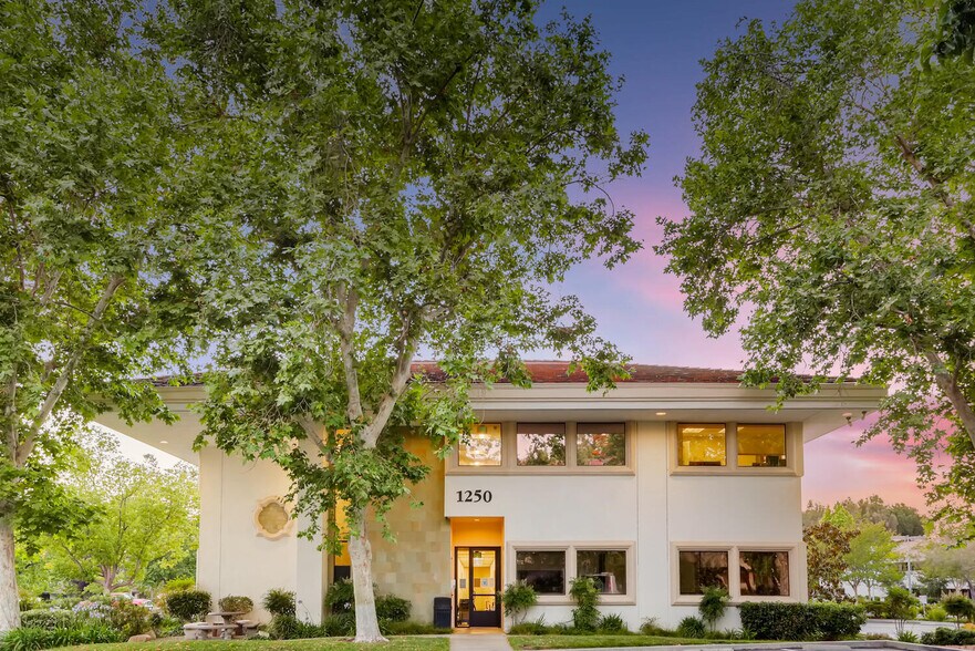 More Photos Of 1250 La Venta Dr, Westlake Village Medical For Lease