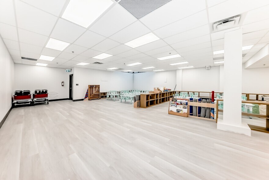 More Photos Of 1015 Centre St NW, Calgary Storefront Retail Residential For Sale