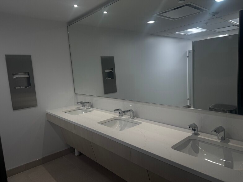 More Photos Of 277 Northern Blvd, Great Neck Office For Lease