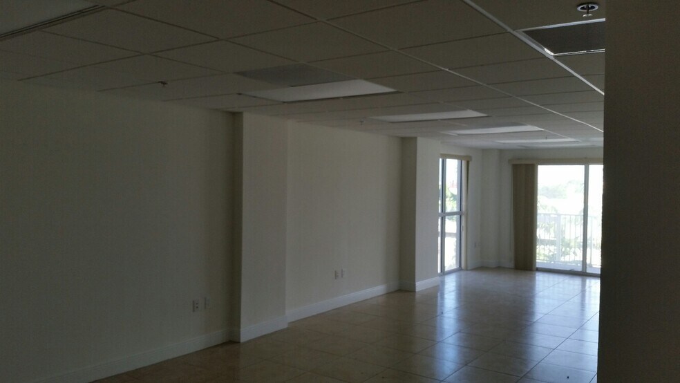 More Photos Of 12484 NW South River Dr, Medley Hotel For Lease