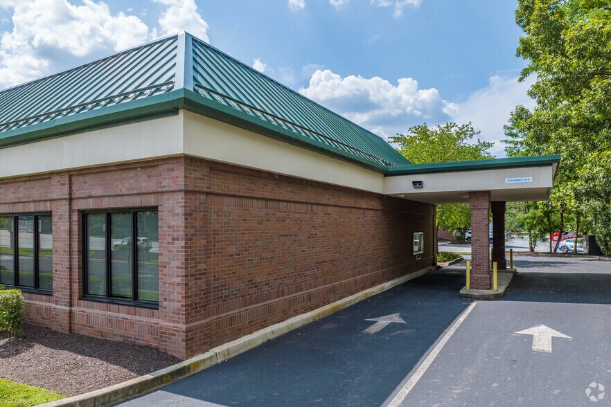 More Photos Of 4855 West Chester Pike, Newtown Square Unknown For Lease