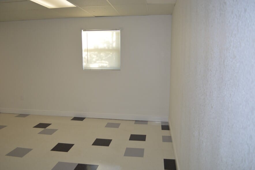 More Photos Of 2979 N 46th Ave, Saint Petersburg Office For Lease