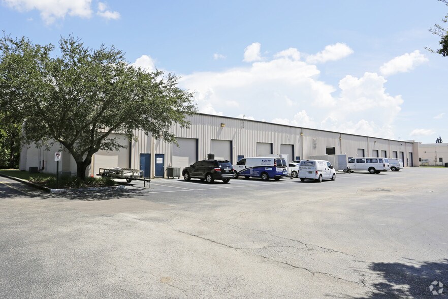 More Photos Of 12165 Metro Pky, Fort Myers Light Manufacturing For Lease
