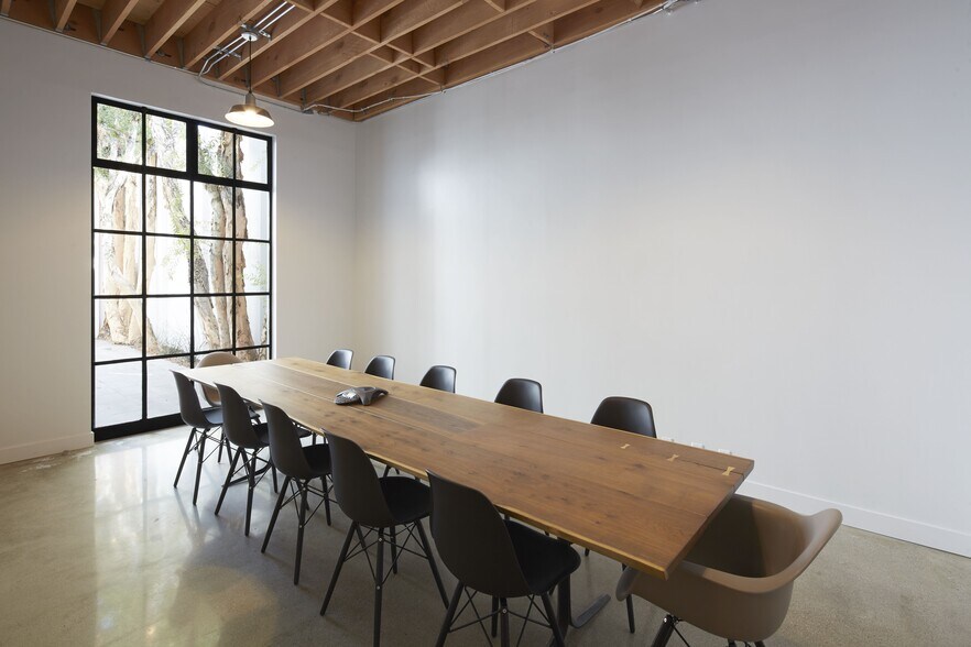 More Photos Of 2011 Pontius Ave, Los Angeles Loft Creative Space For Lease