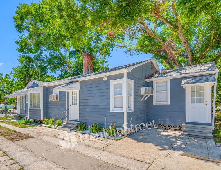 More Photos Of 935 15th St W, Bradenton Apartments For Sale