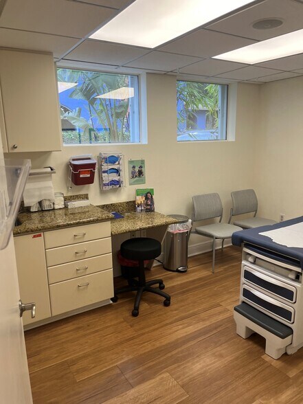 More Photos Of 100 SE 15th Ave, Fort Lauderdale Medical For Sale