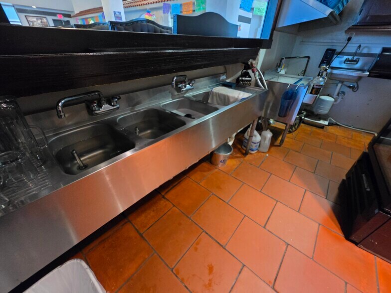 More Photos Of 2813 W Walnut St, Rogers Restaurant For Sale