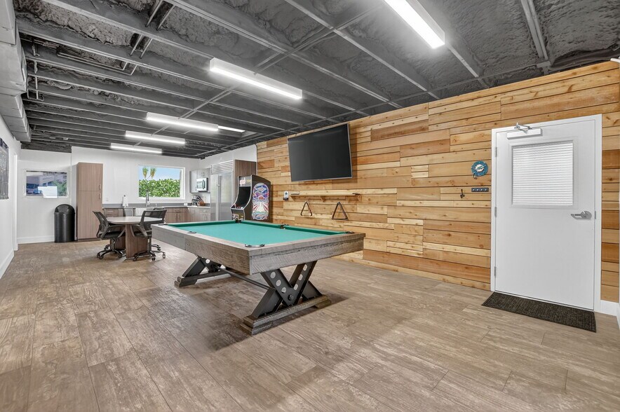 More Photos Of 442 NW 35th St, Boca Raton Office For Sale