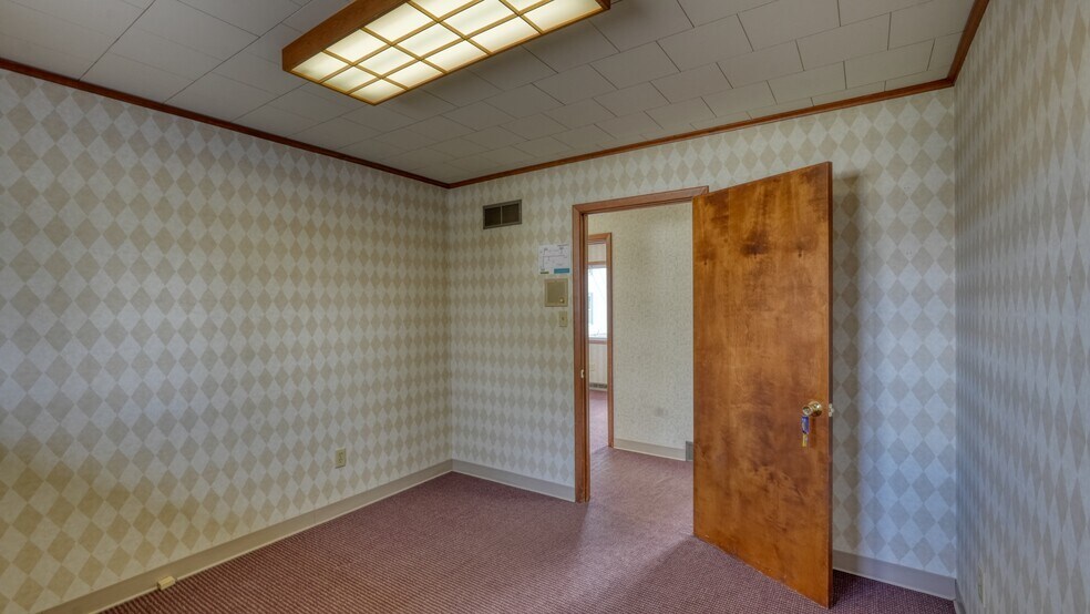 More Photos Of 126 S 9th St, Cambridge Office For Lease