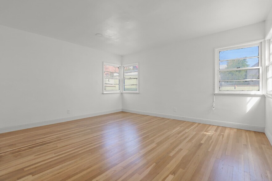 More Photos Of 4409 Victoria Park Dr, Los Angeles Apartments For Sale