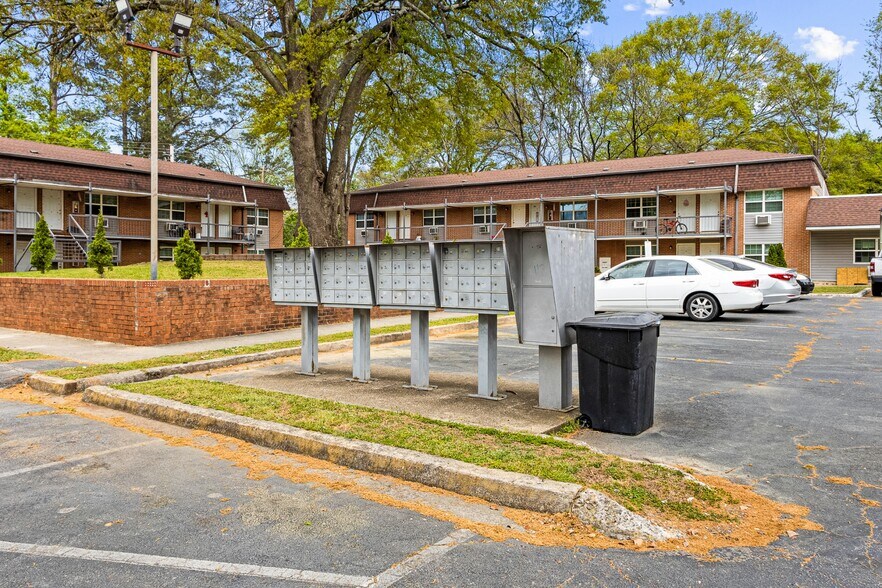 More Photos Of 210 Matthews Ave, Carrollton Apartments For Sale
