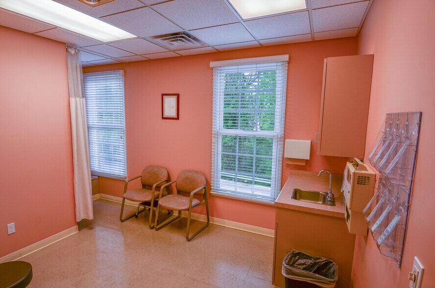 More Photos Of 1 & 13 Courtney Dr, Charleston Medical For Sale