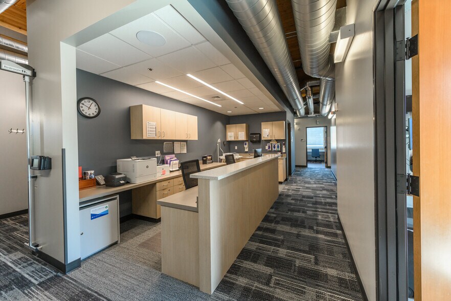 More Photos Of 33 Nichols Pkwy, Hood River Medical For Lease