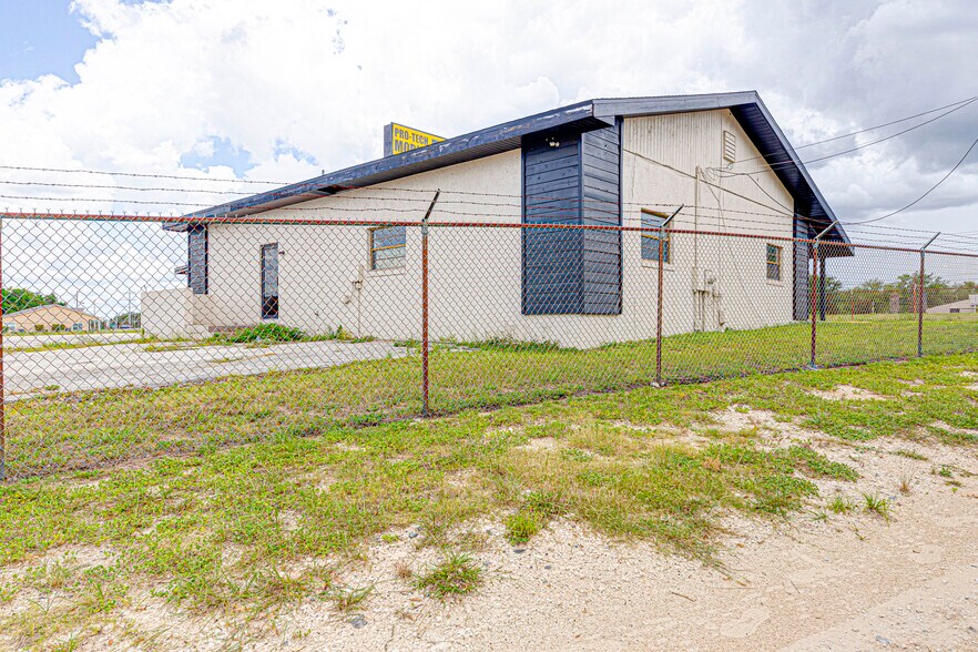 More Photos Of 17720 US Highway 27, Clermont Warehouse For Lease