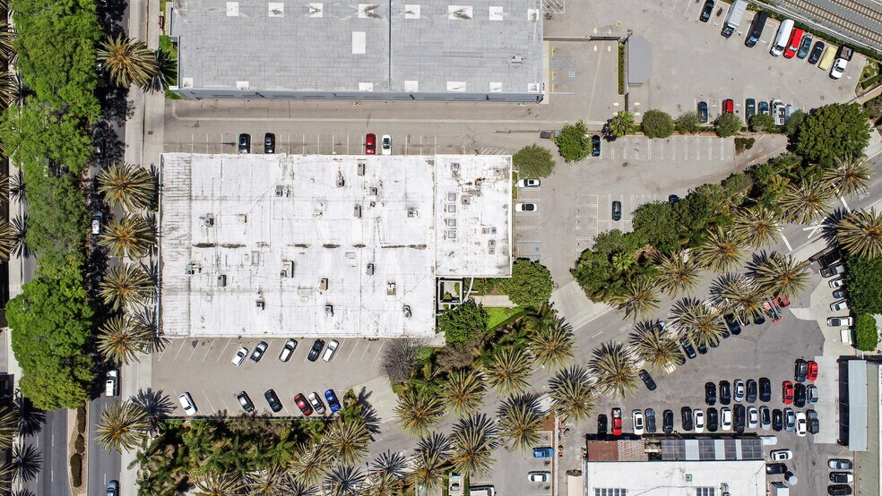 More Photos Of 1723 Cloverfield Blvd, Santa Monica Warehouse For Lease