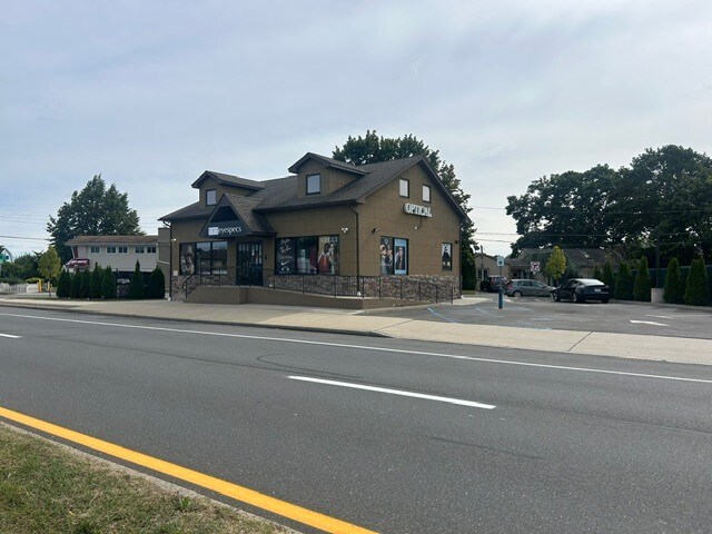 Primary Photo Of 854 Babylon Farmingdale Rd, West Babylon Freestanding For Sale