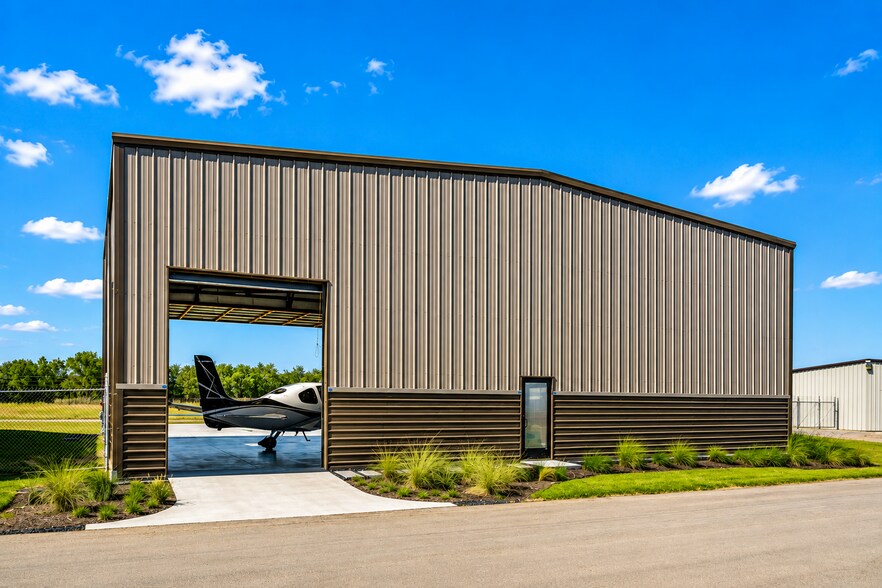 More Photos Of 3000 Westcourt rd, Denton Airplane Hangar For Sale