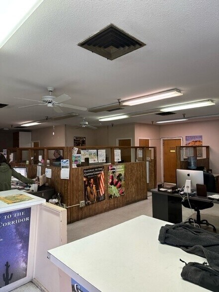 More Photos Of 298 N Pine St, Globe Light Distribution For Sale