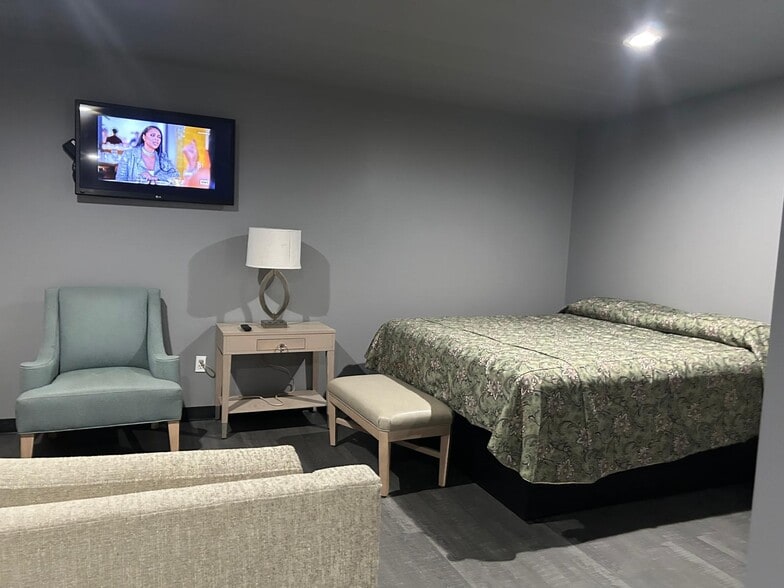 More Photos Of 16866 Telegraph Rd, Detroit Hotel For Sale