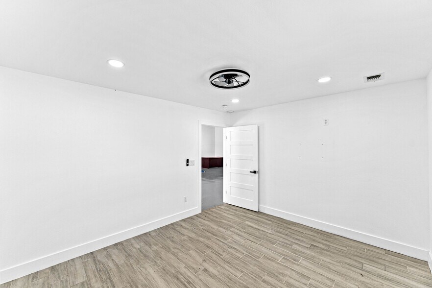 More Photos Of 13747 US Highway 87 S, Adkins Flex For Lease