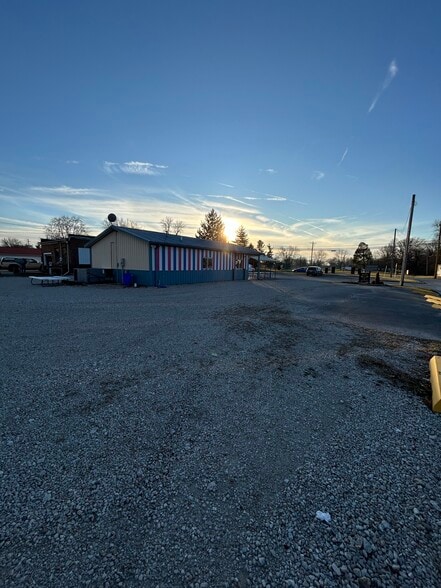 More Photos Of 1002 Cross st, Robinson Restaurant For Sale