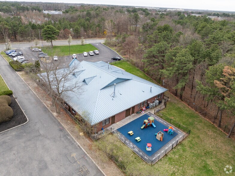 More Photos Of 7 Crossway Blvd, Patchogue Office For Sale