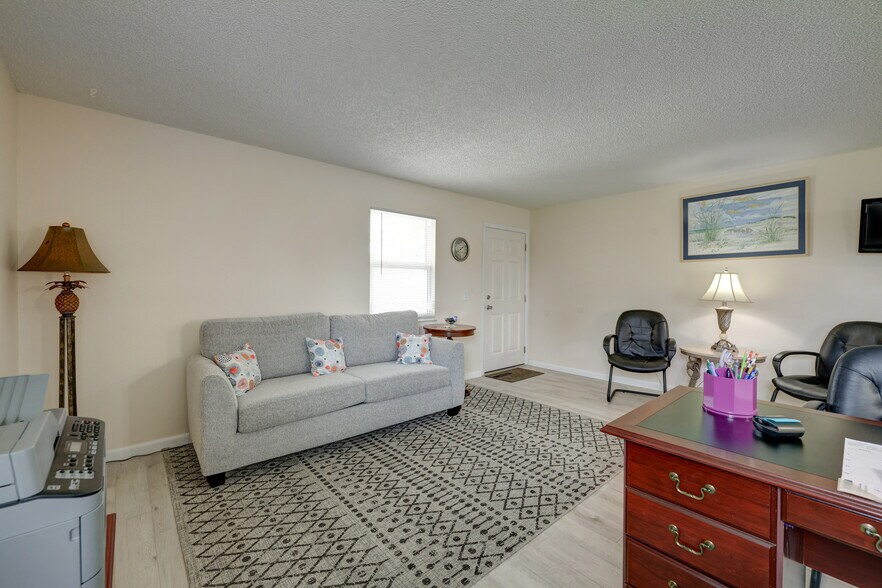 More Photos Of 604 SW 35th St, Palm City Apartments For Sale