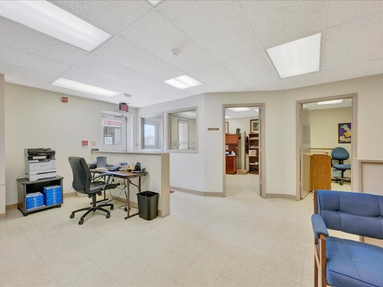 More Photos Of 321 N 1st St, Lufkin Office For Sale