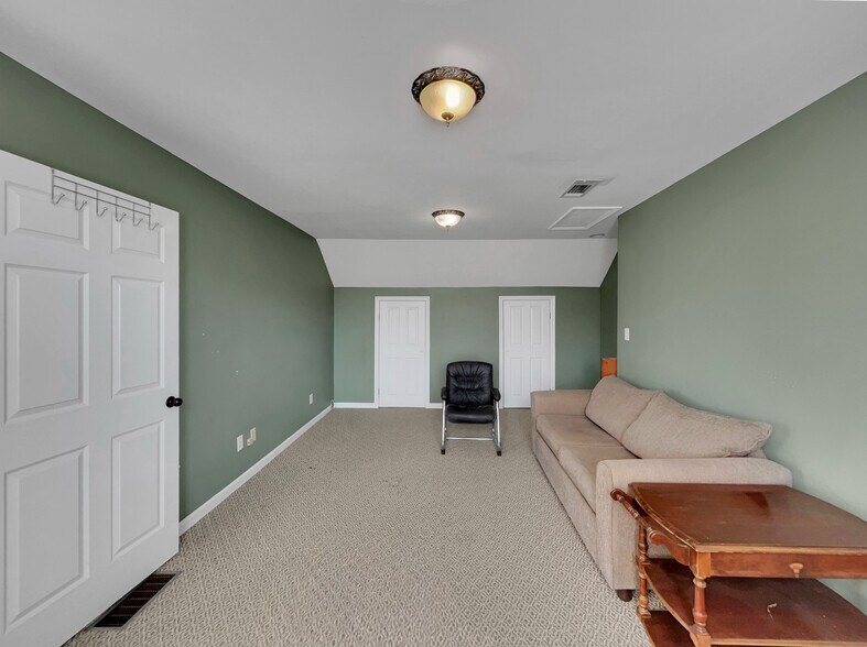 More Photos Of 9 Callaway Dr, Crawford Restaurant For Sale