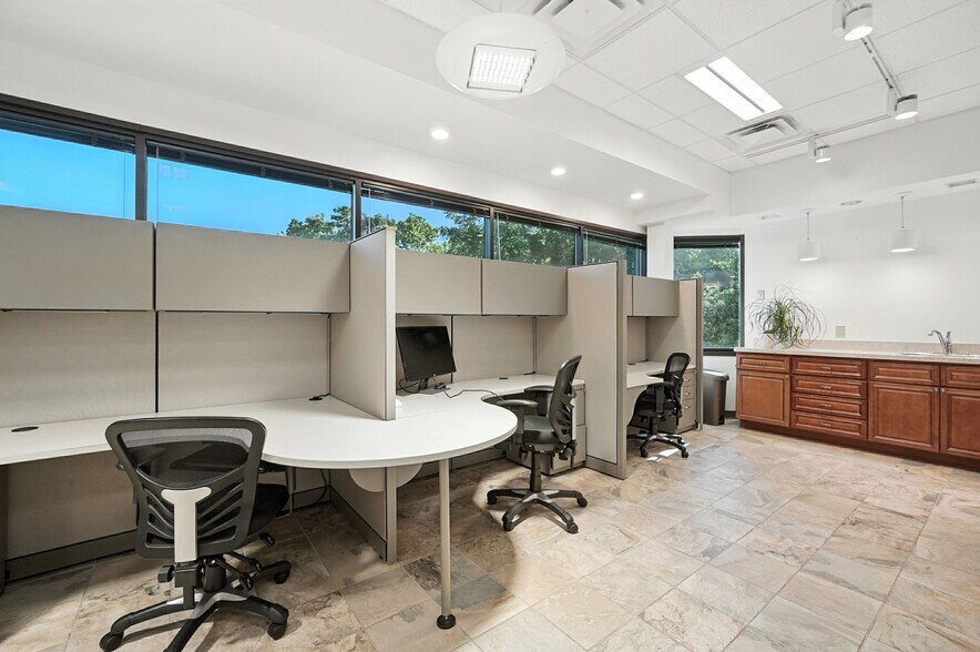 More Photos Of 5636 Bridgetown Rd, Cincinnati Medical For Sale