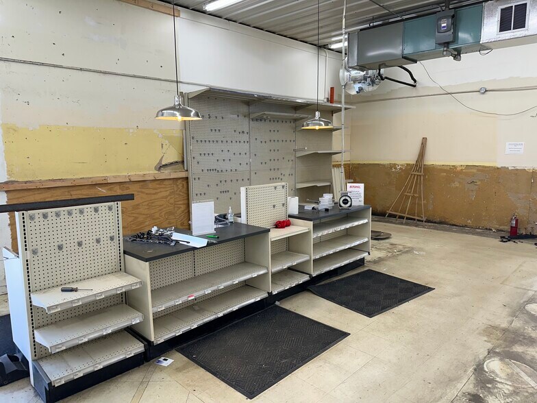 More Photos Of 105 S Forest Ave, Brazil Freestanding For Sale