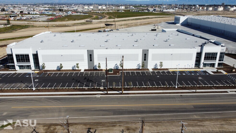 More Photos Of 2204 Coffee Rd, Bakersfield Showroom For Lease