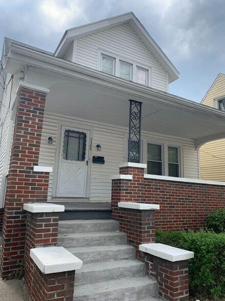 More Photos Of 2303 15th St, Troy Storefront For Sale