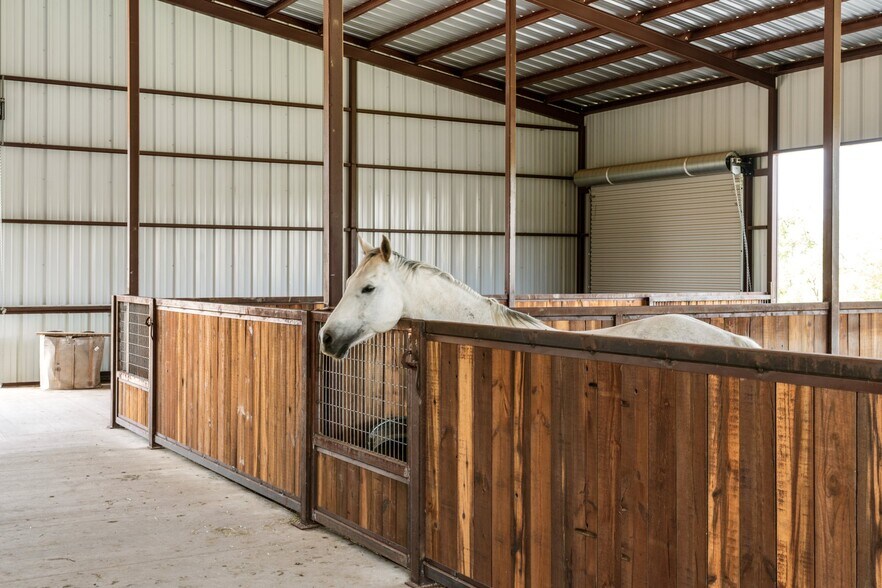 More Photos Of 2355 Jackson League Cir, Brenham Lodge Meeting Hall For Sale
