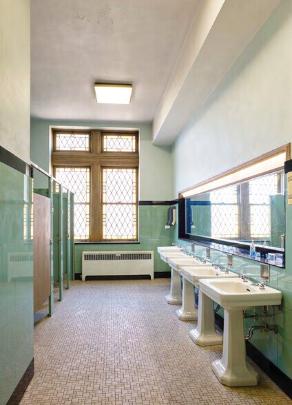 More Photos Of 5300 Delmar Blvd, Saint Louis Specialty For Sale