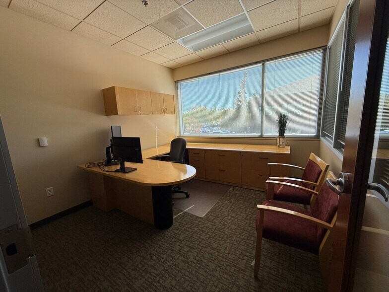 More Photos Of 520 Hawthorne Ave SE, Salem Bank For Lease