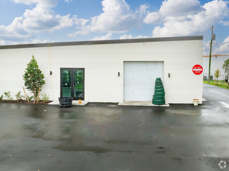 More Photos Of 11222 E Tamiami Trl, Naples Freestanding For Lease