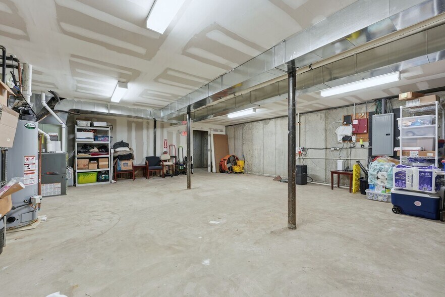 More Photos Of 2932 Vauxhall Rd, Vauxhall Office For Sale