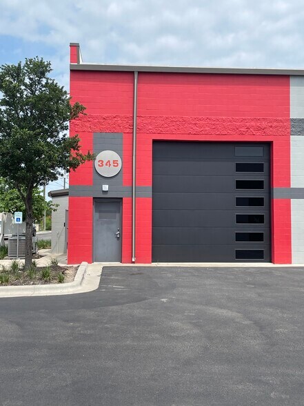 More Photos Of 2100 Double Creek Dr, Round Rock Showroom For Sale