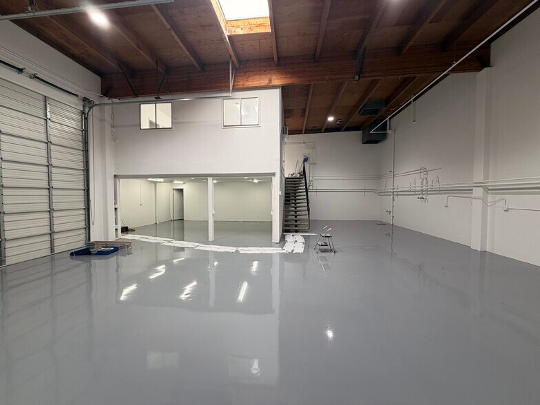 More Photos Of 500 Howland St, Redwood City Warehouse For Lease