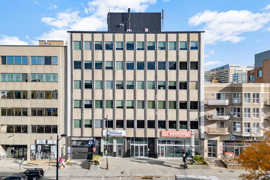 Primary Photo Of 5843-5847 Ch De La Côte-Des-Neiges, Montréal Medical For Lease