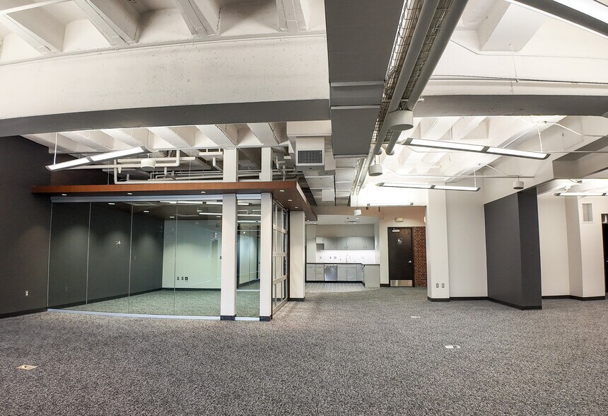 More Photos Of 108 S Dakota Ave, Sioux Falls Office For Sale